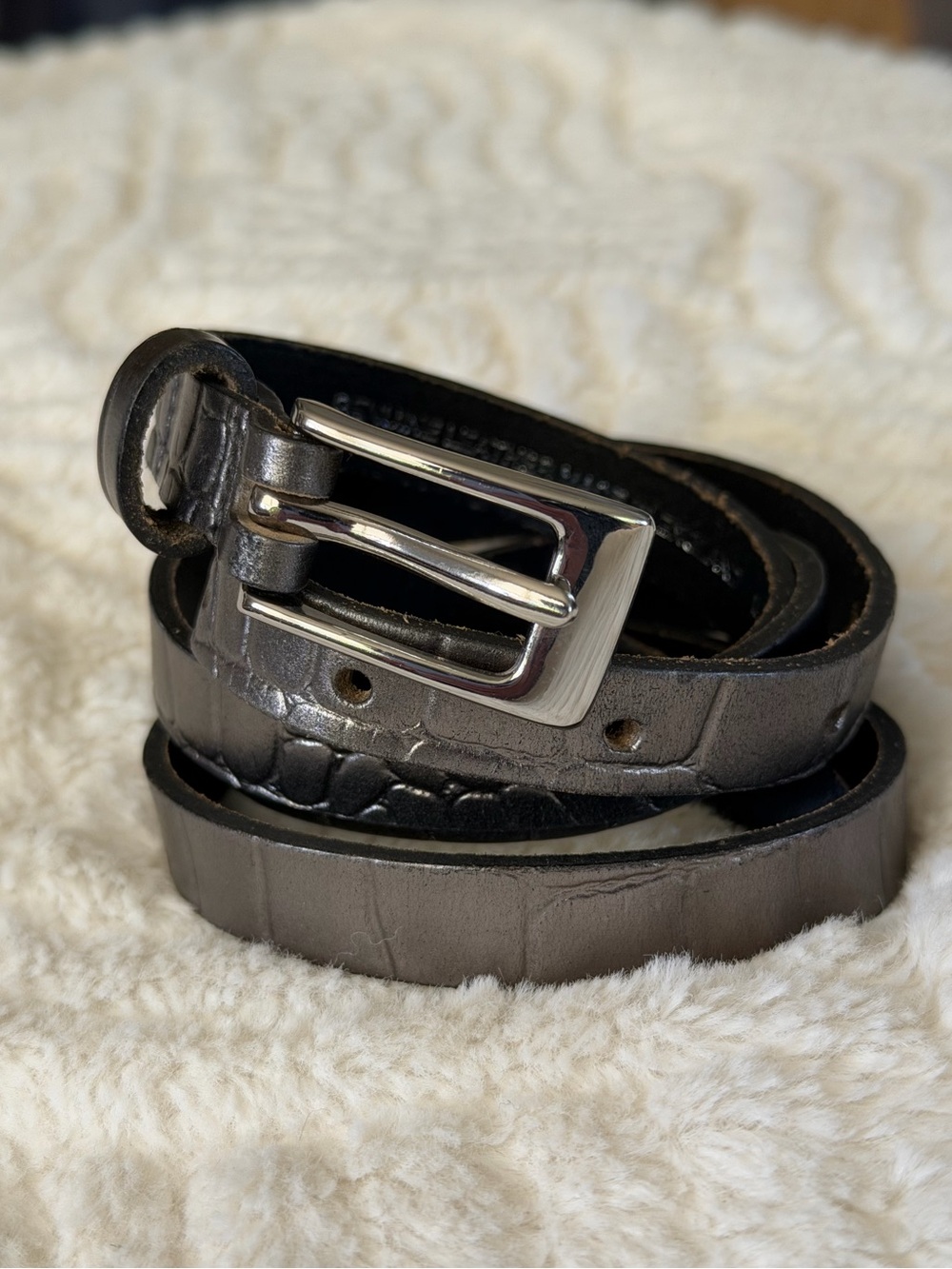 VTG Express Leather Made in England Metallic Silver Crocodile Embossed Belt. SZM